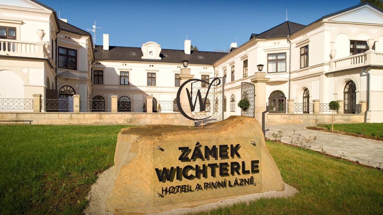 Zamek Wichterle - Hotel A Pivni Lazne Slavicin Kültér fotó